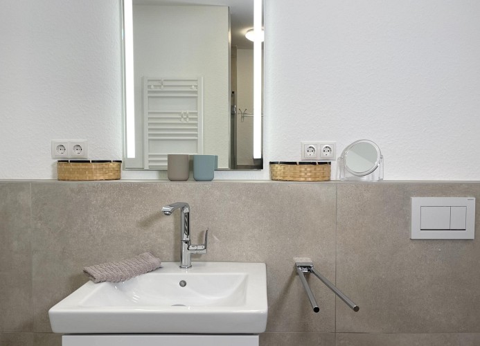 SEESTRASSE 39/1 - LEE